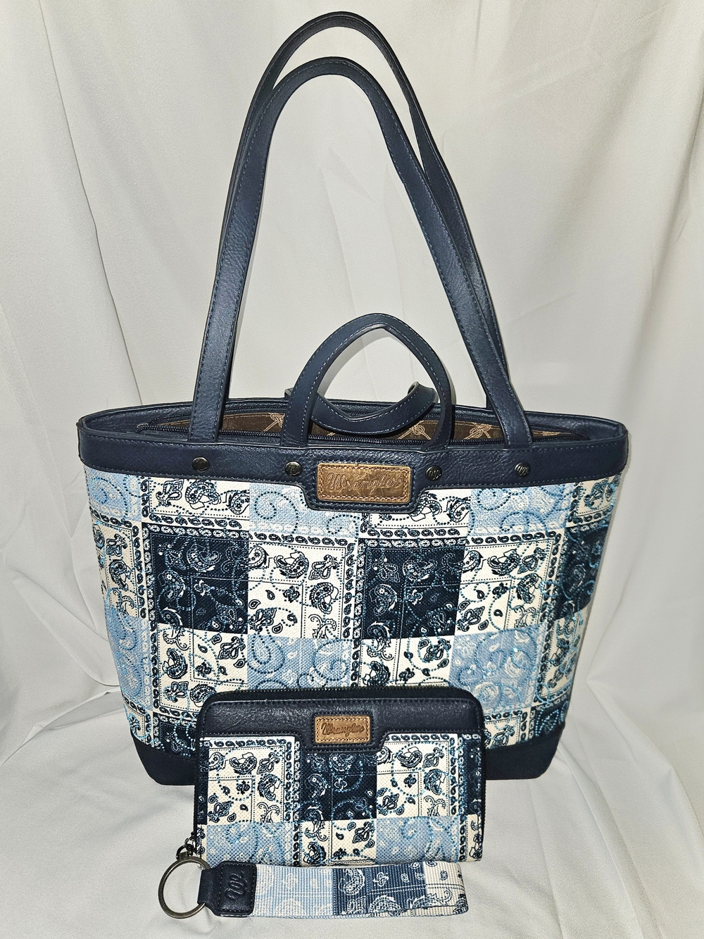 Wrangler 2-Piece Paisley Patchwork Tote Set NWOT 💙🤍